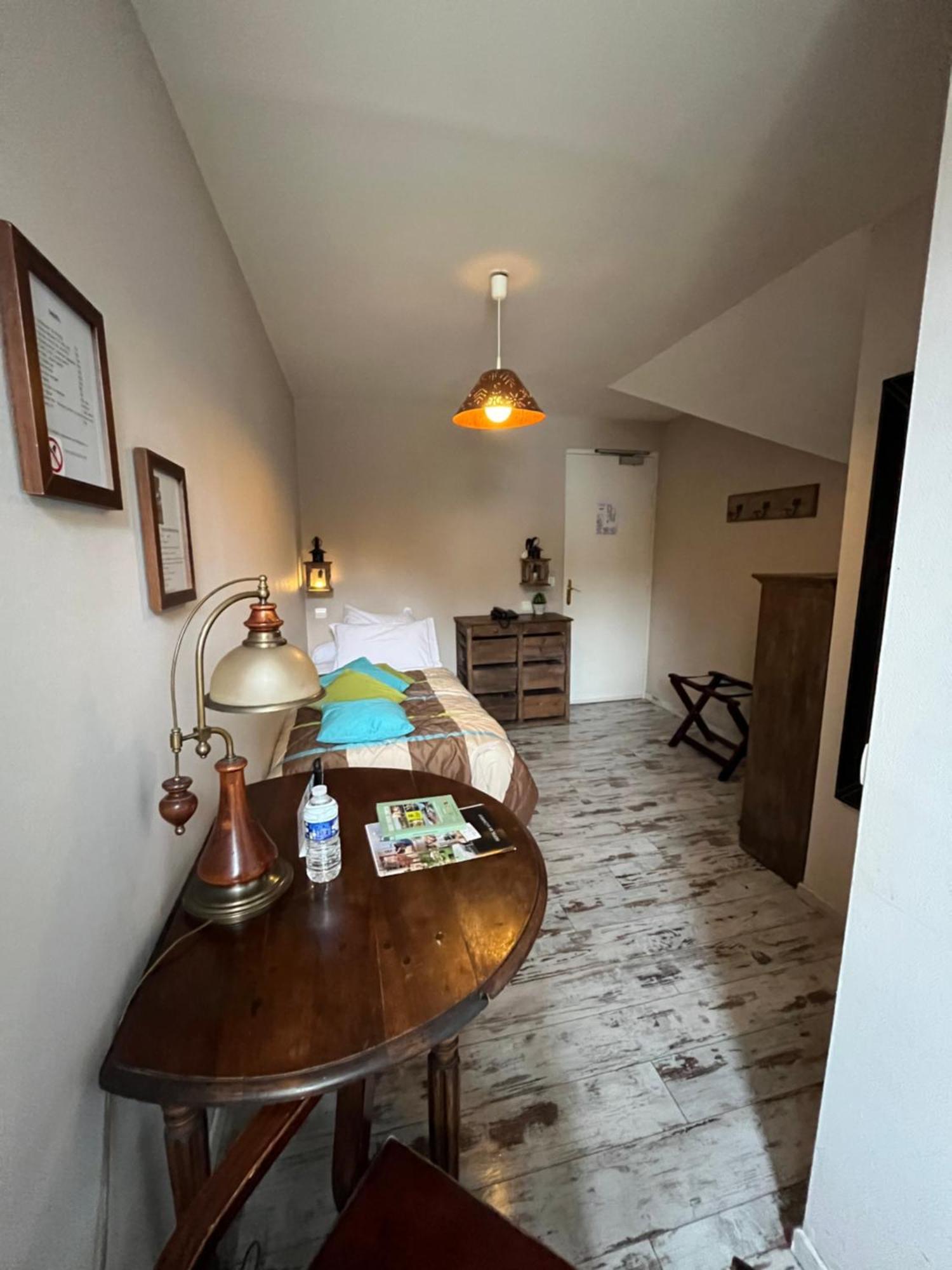 Logis Hotel De La Chapelle Milon-la-Chapelle Zewnętrze zdjęcie