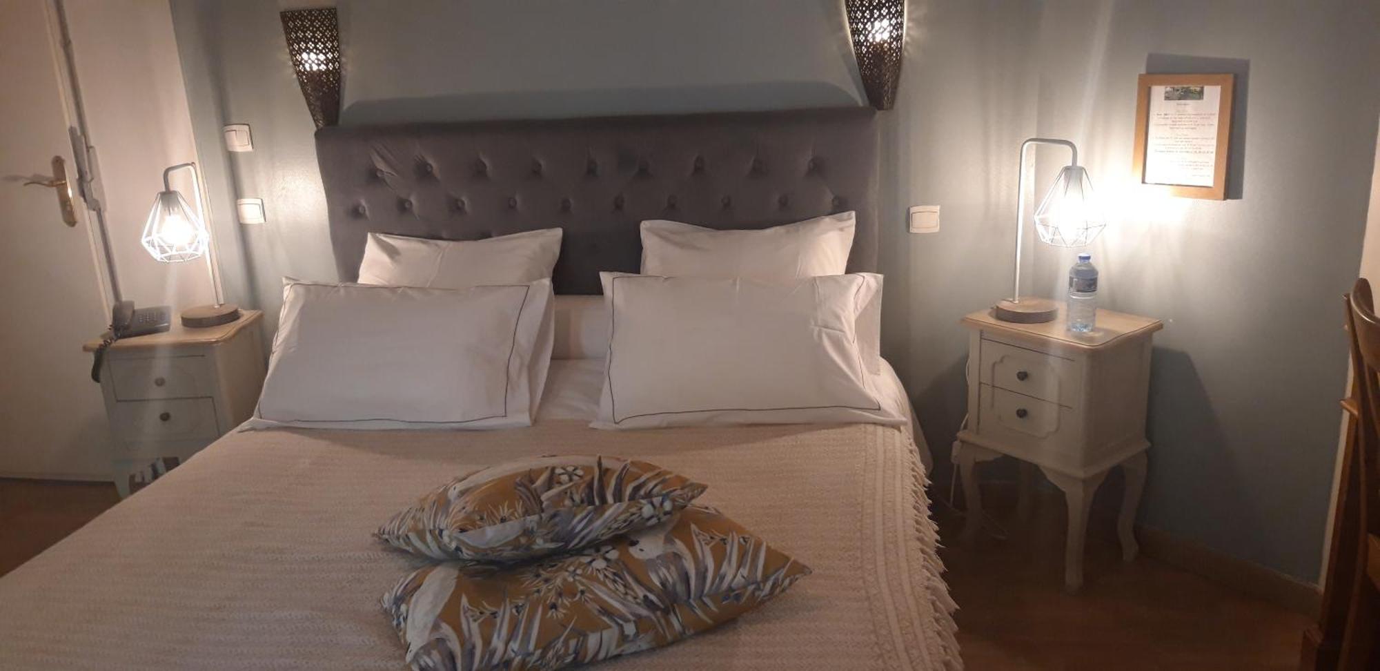 Logis Hotel De La Chapelle Milon-la-Chapelle Zewnętrze zdjęcie
