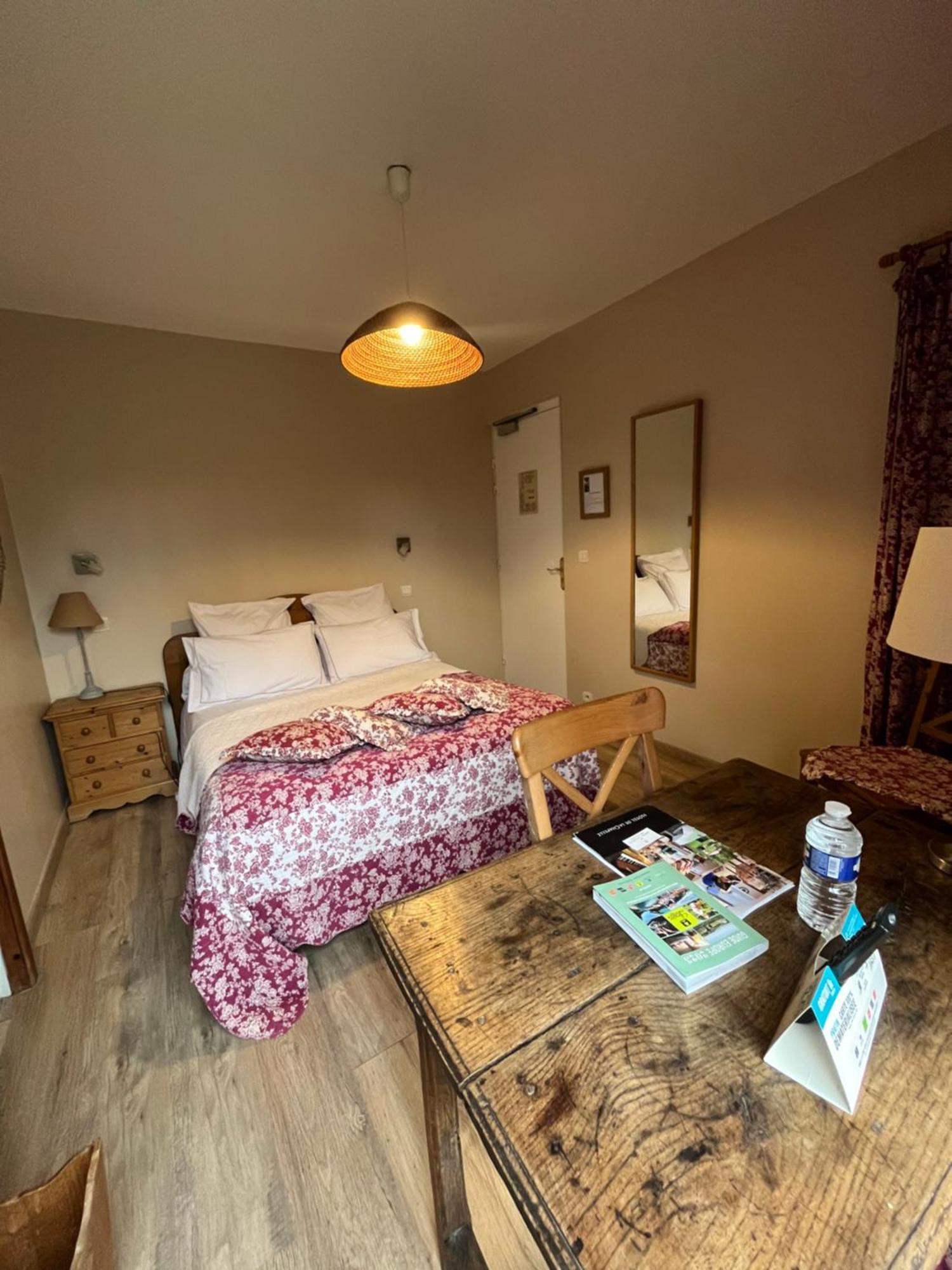 Logis Hotel De La Chapelle Milon-la-Chapelle Zewnętrze zdjęcie