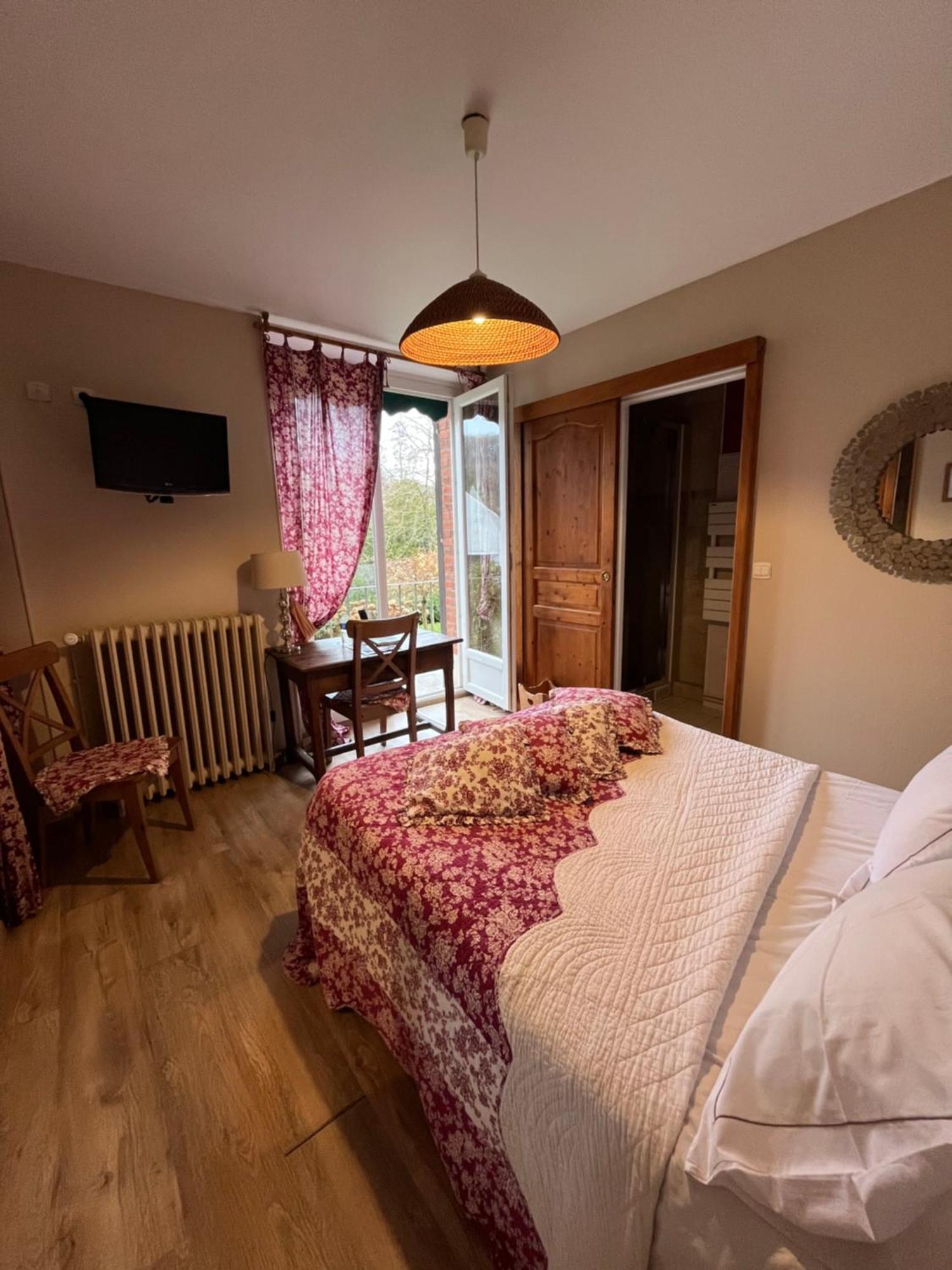 Logis Hotel De La Chapelle Milon-la-Chapelle Zewnętrze zdjęcie