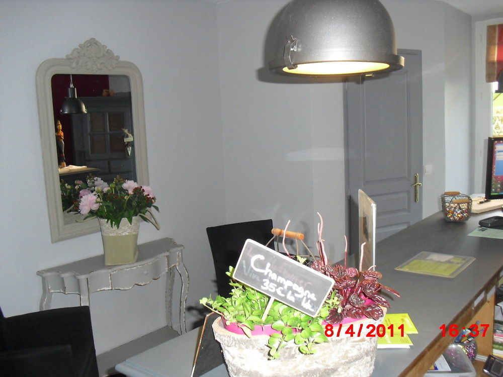 Logis Hotel De La Chapelle Milon-la-Chapelle Zewnętrze zdjęcie